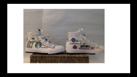 thumbnail of medium Logo kicks